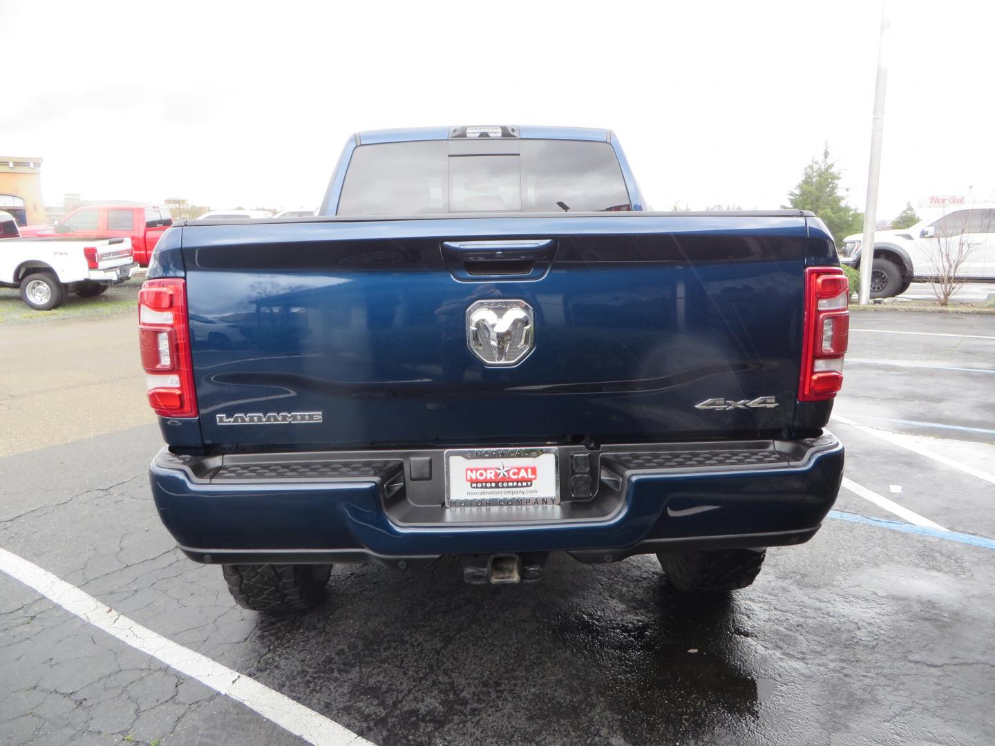 2022 BLUE /BLACK RAM 2500 LARAMIE (3C6UR5FL0NG) with an 6.7L L6 OHV 24V TURBO DIESEL engine, automatic transmission, located at 2630 Grass Valley Highway, Auburn, CA, 95603, (530) 508-5100, 38.937893, -121.095482 - CLEAN AND WELL EQUIPPED LARAMIE CREW CAB DIESEL. NEW 3" SUSPENSION KIT WITH FOX SHOCKS, 37" RIDGE GRAPPLERS & 18" METHODS - Photo#5